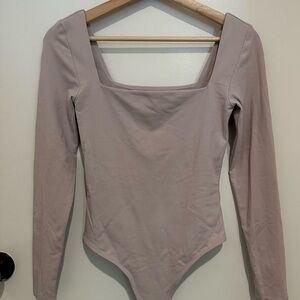 Aritzia Contour Squareneck Longsleeve Bodysuit